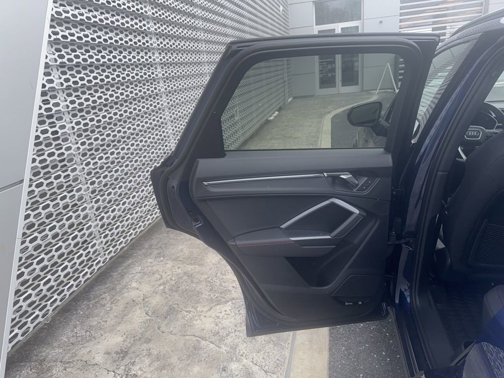 Used 2025 Audi Q3 2.0T Premium Plus w/ Premium Plus Package image 19