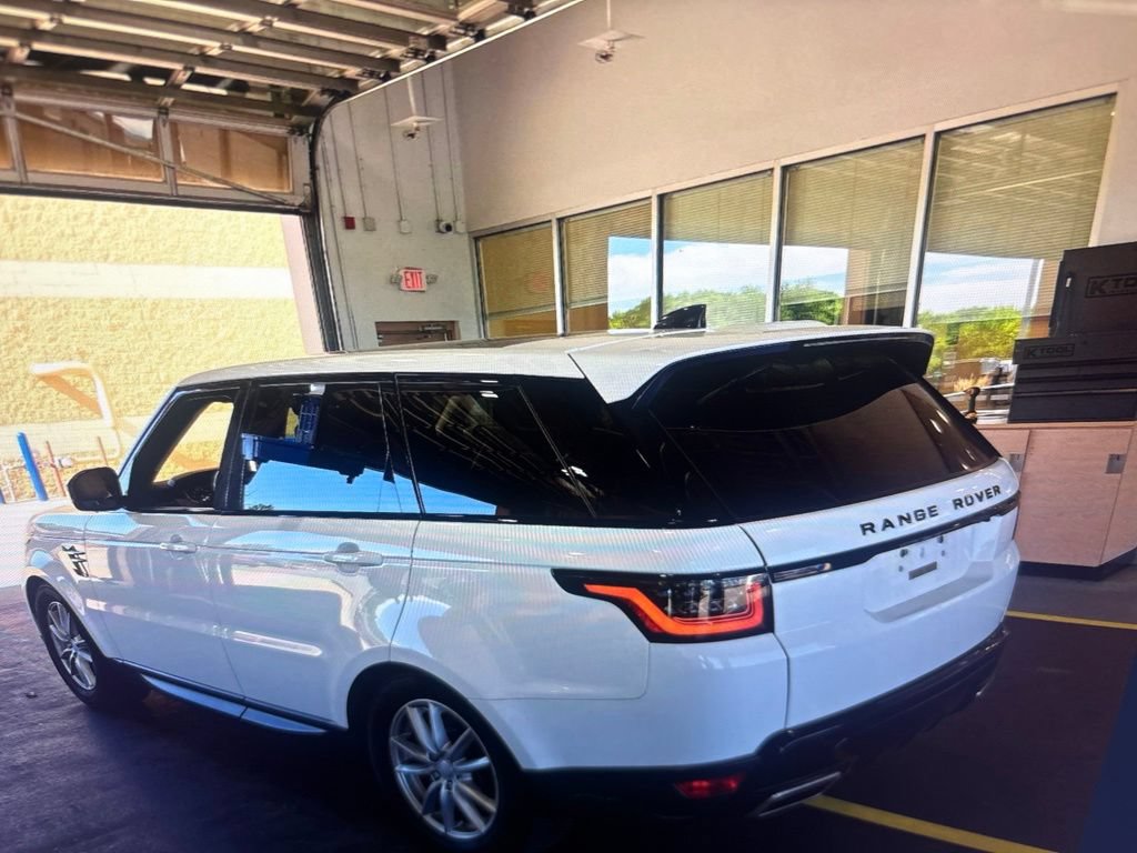 Used 2018 Land Rover Range Rover Sport SE AWD/4WD image 2