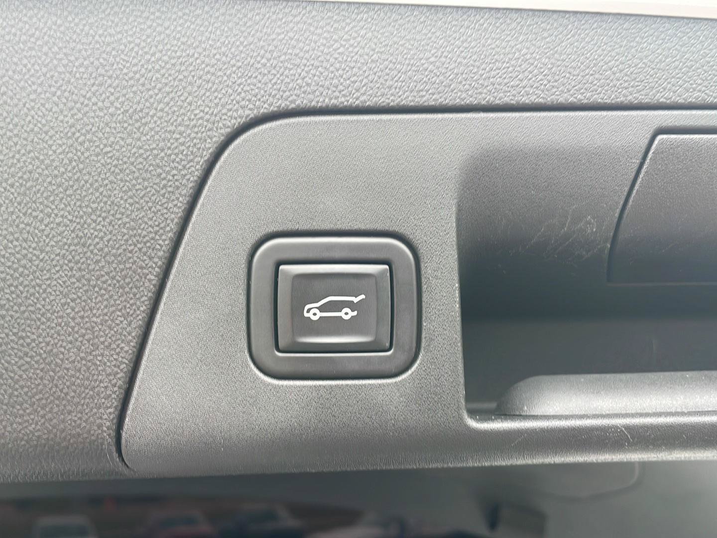 Used 2023 Buick Envision Essence FWD image 32