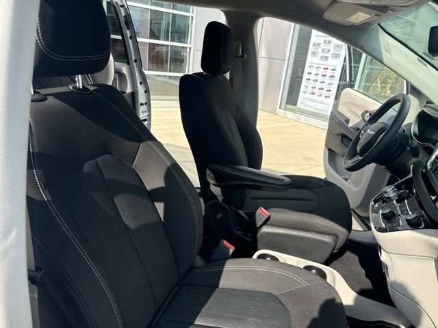 Used 2024 Chrysler Voyager LX FWD image 32