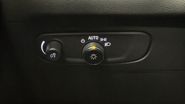 Used 2023 Buick Envision Essence w/ Sport Touring Package AWD/4WD image 31