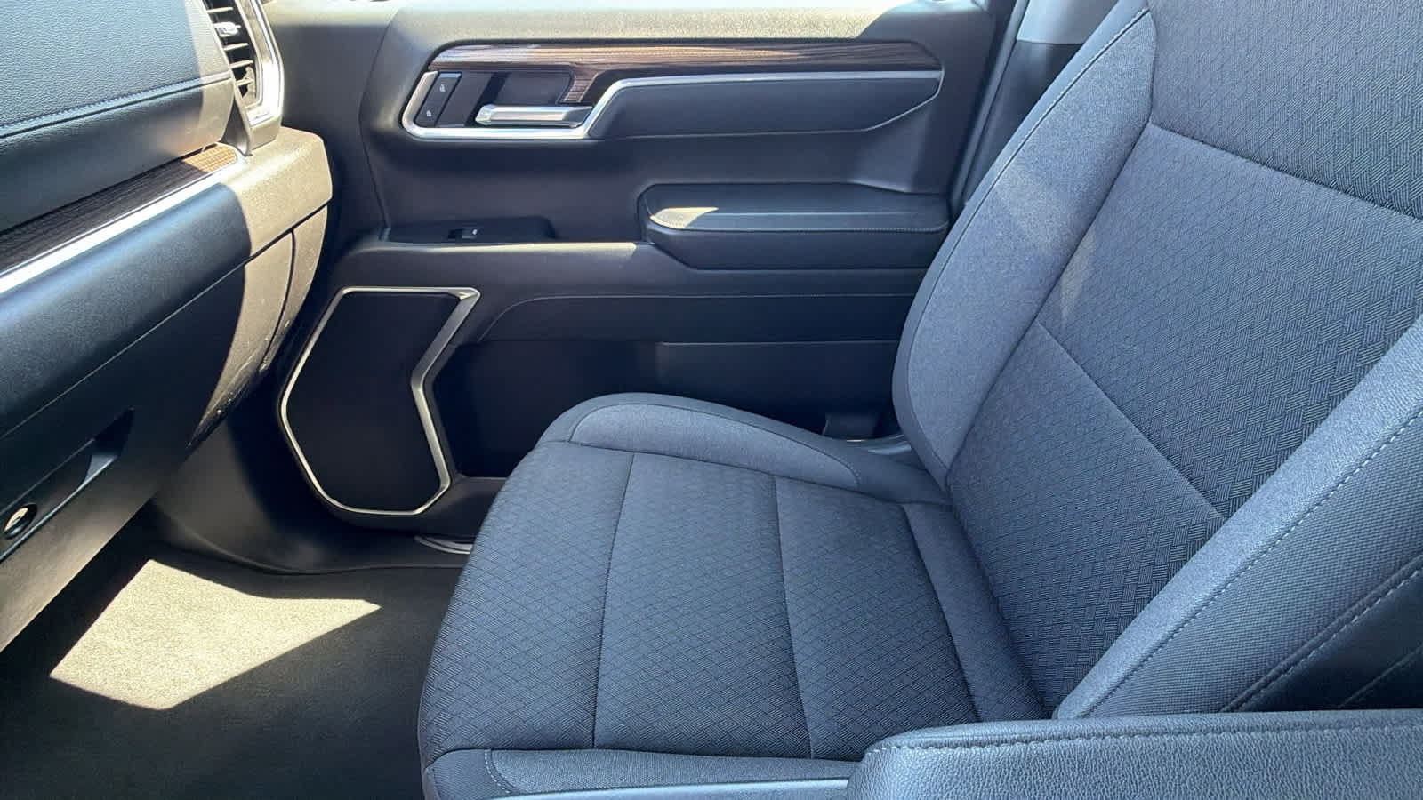 Used 2025 Chevrolet Silverado 1500 LT RWD image 12