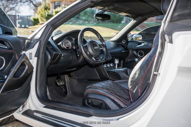 Used 2015 Audi R8 V8 w/ Full Leather Package image 30