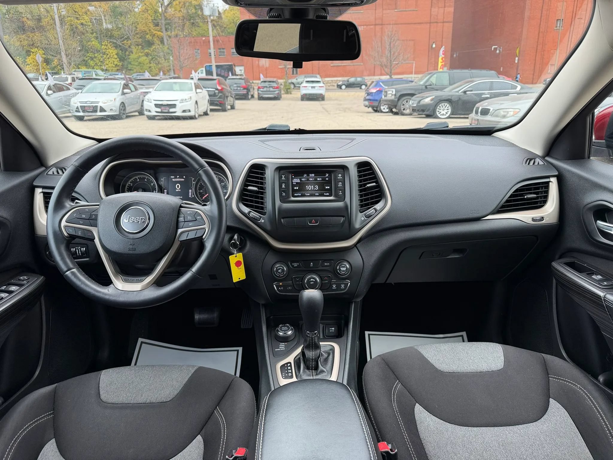 Used 2014 Jeep Cherokee Latitude AWD/4WD image 10