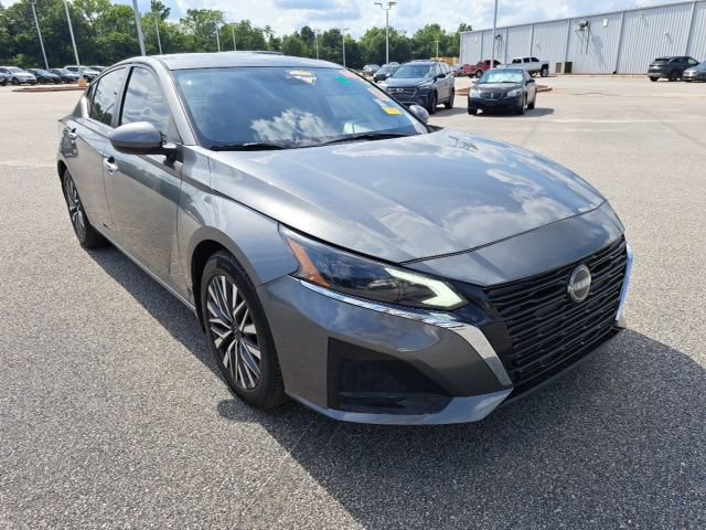 Used 2023 Nissan Altima 2.5 SV FWD image 1