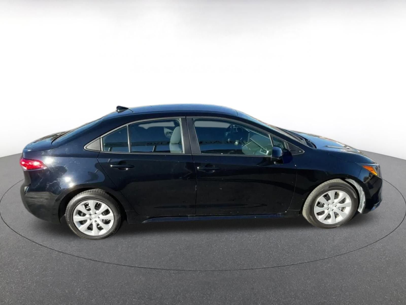 Used 2025 Toyota Corolla LE image 15