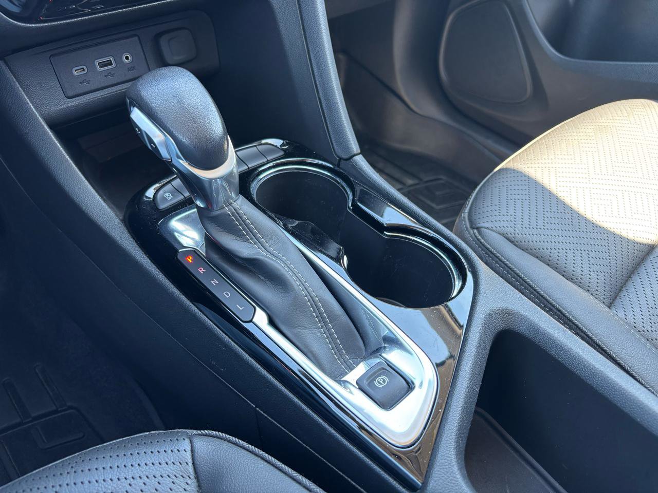 Used 2023 Buick Encore GX Essence w/ Experience Buick Package FWD image 20