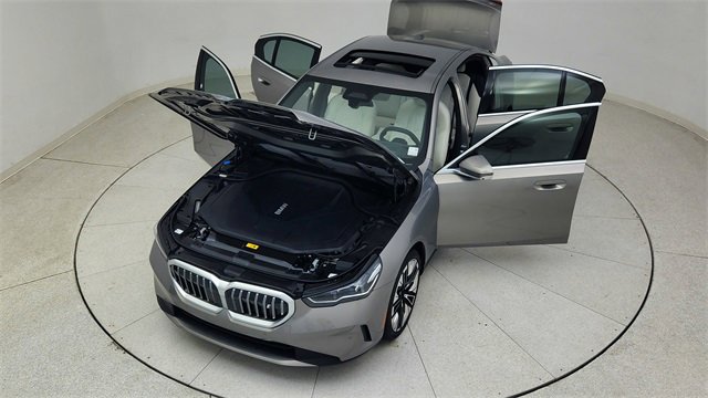 Used 2025 BMW i5 xDrive40 image 88