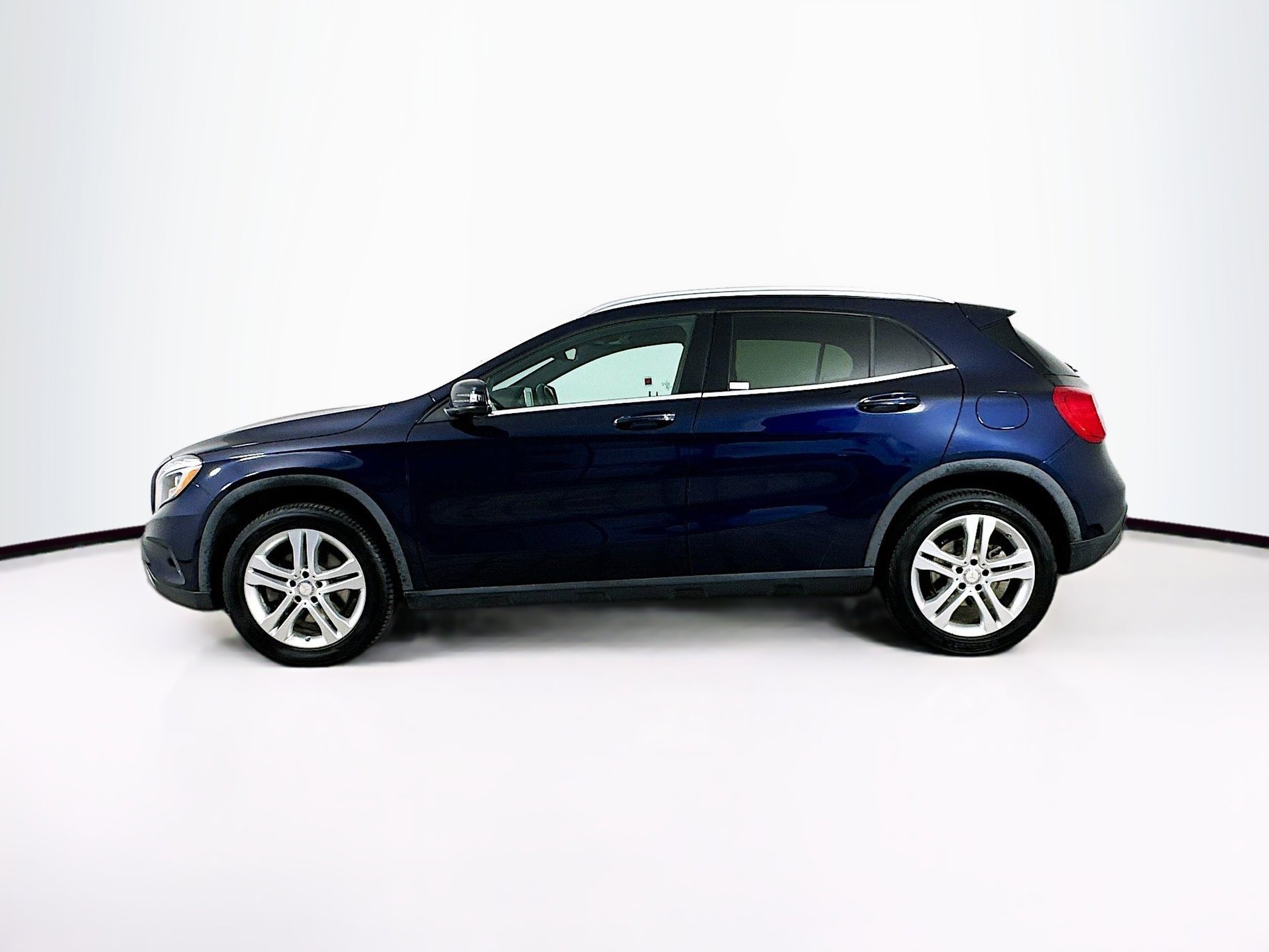 Used 2017 Mercedes-Benz GLA 250 4MATIC image 4