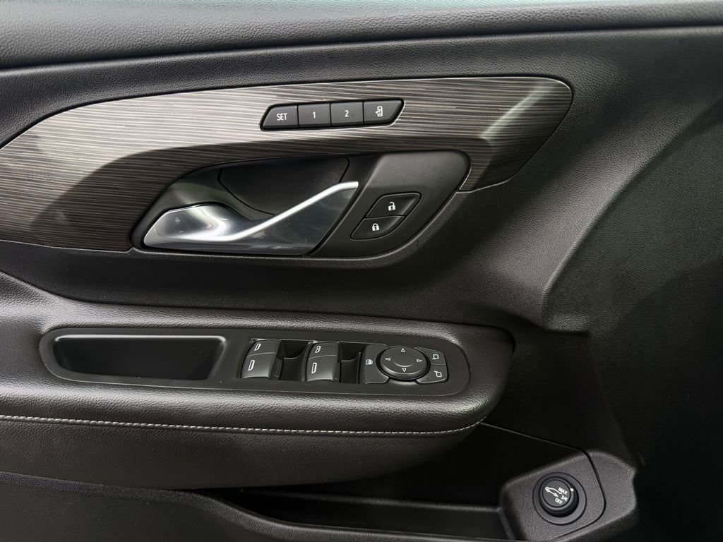 Used 2022 GMC Terrain SLT w/ Tech Package image 18