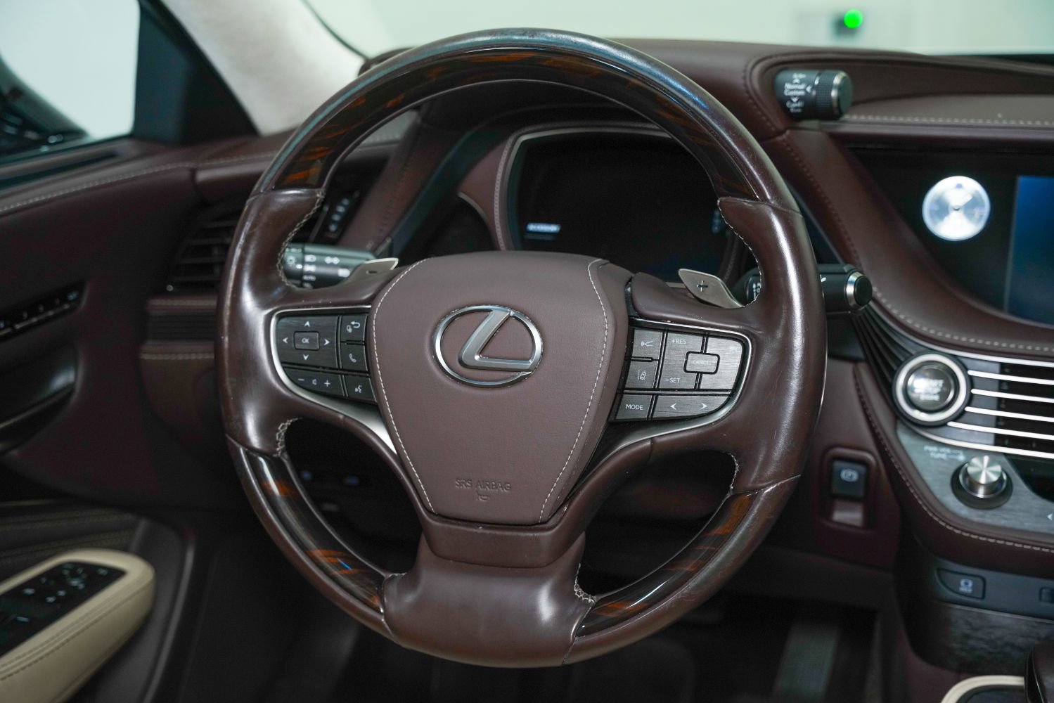 Used 2018 Lexus LS 500 w/ Luxury Package image 38