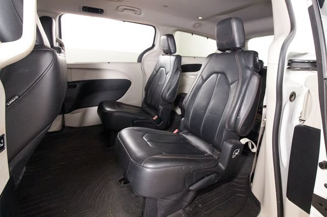 Used 2017 Chrysler Pacifica Touring-L FWD image 22