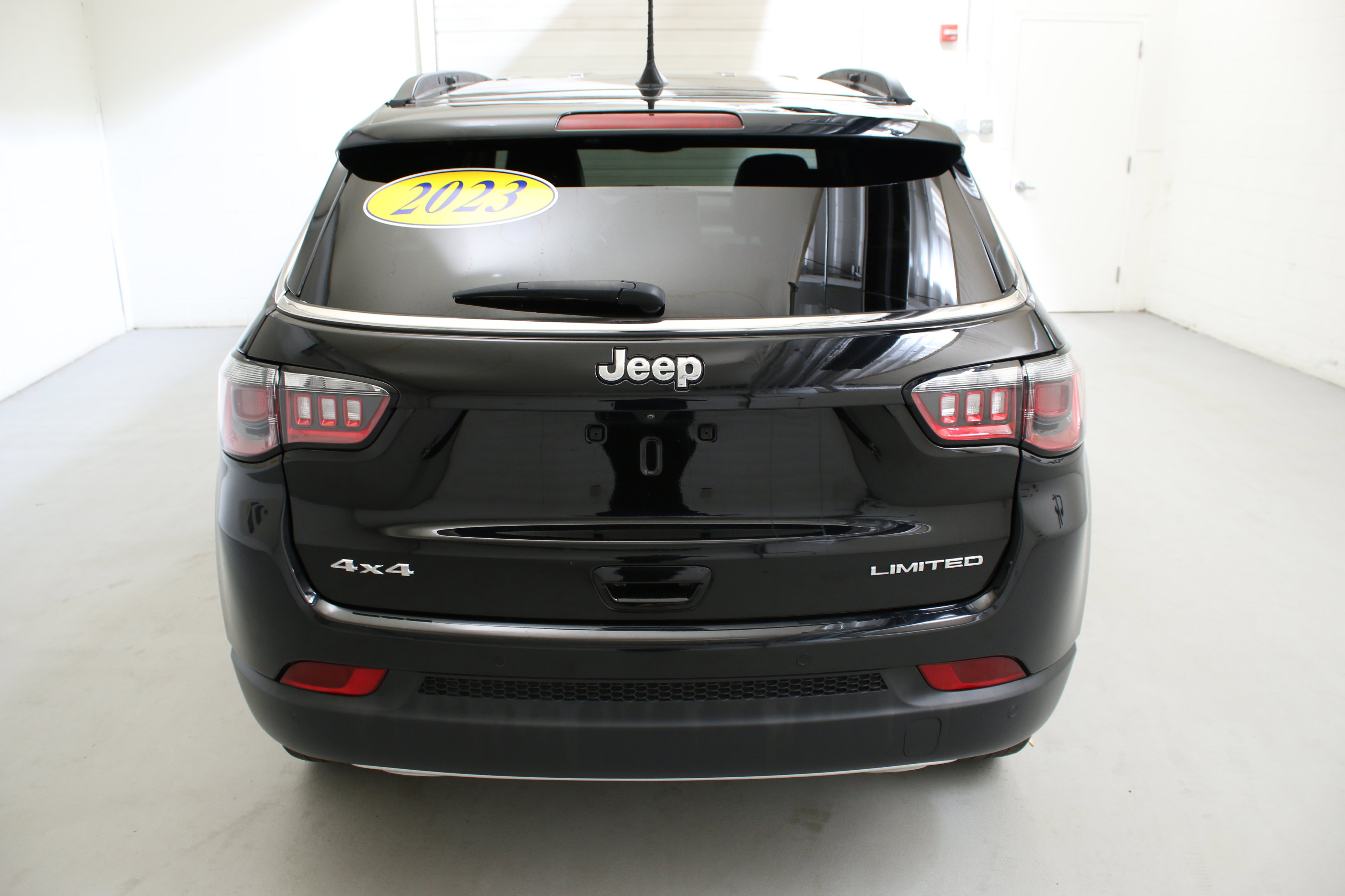 Used 2023 Jeep Compass Limited AWD/4WD image 8