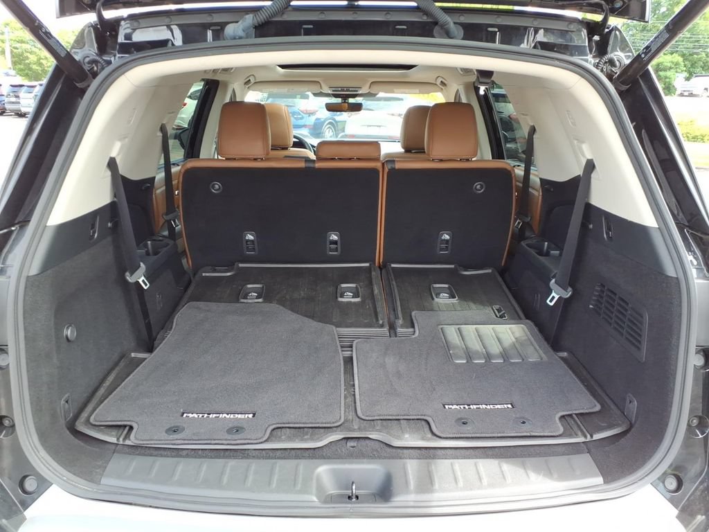 Certified 2023 Nissan Pathfinder Platinum w/ Cargo Package AWD/4WD image 14