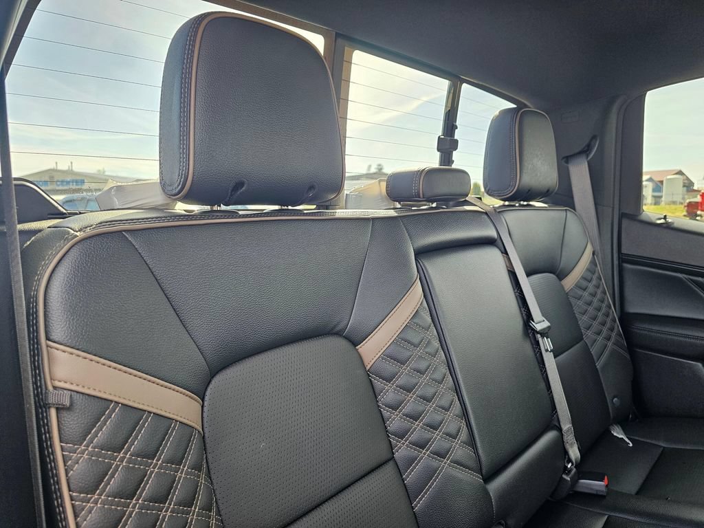 Used 2023 GMC Canyon Denali w/ Denali Black Edition AWD/4WD image 13