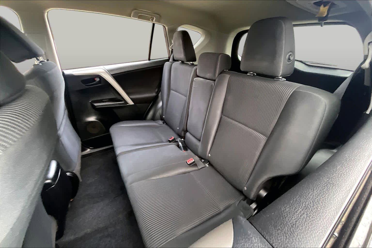 Used 2018 Toyota RAV4 LE FWD image 20