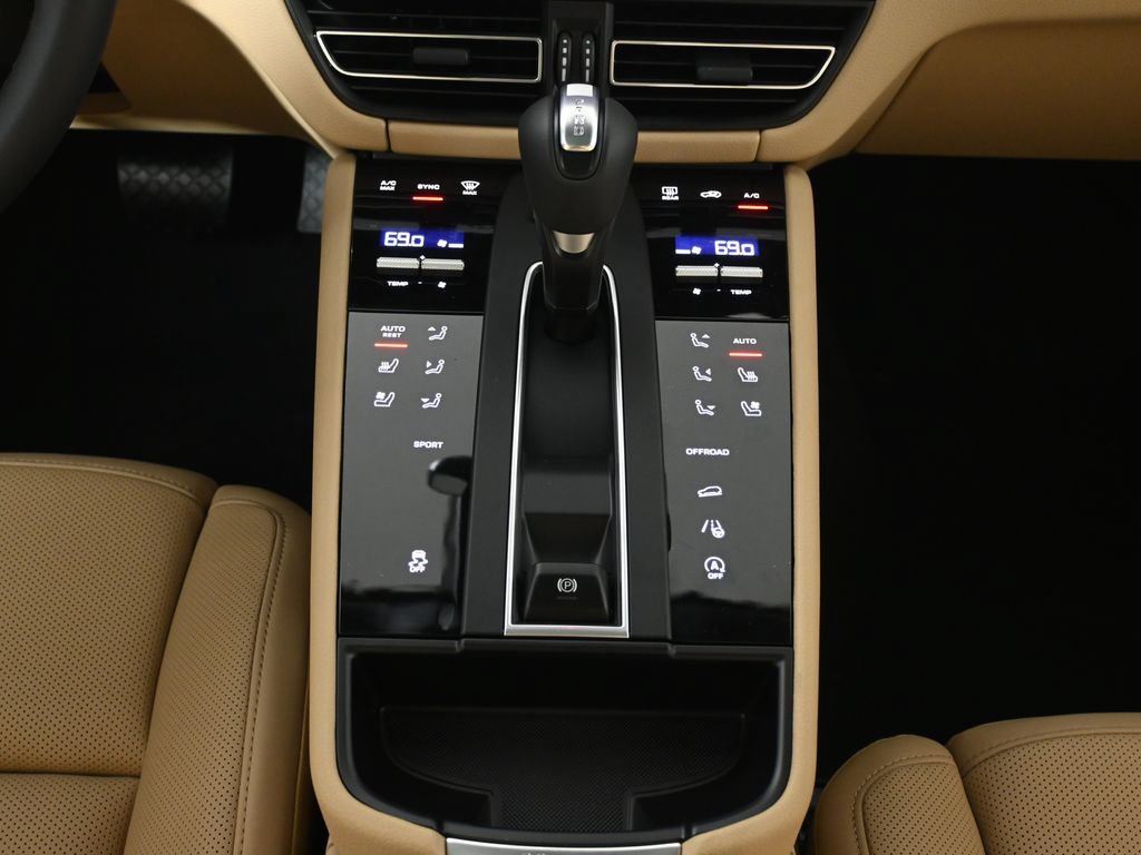 New 2026 Porsche Macan AWD/4WD image 24