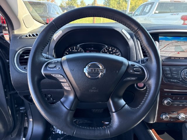 Used 2017 Nissan Pathfinder Platinum w/ Family Entertainment Package AWD/4WD image 17