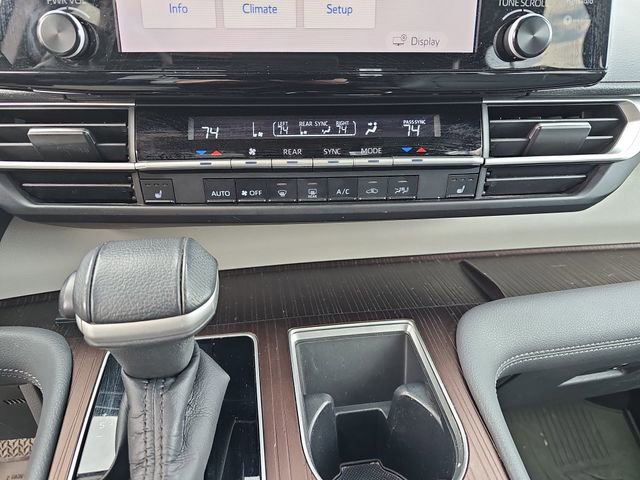 Used 2021 Toyota Sienna XLE image 20