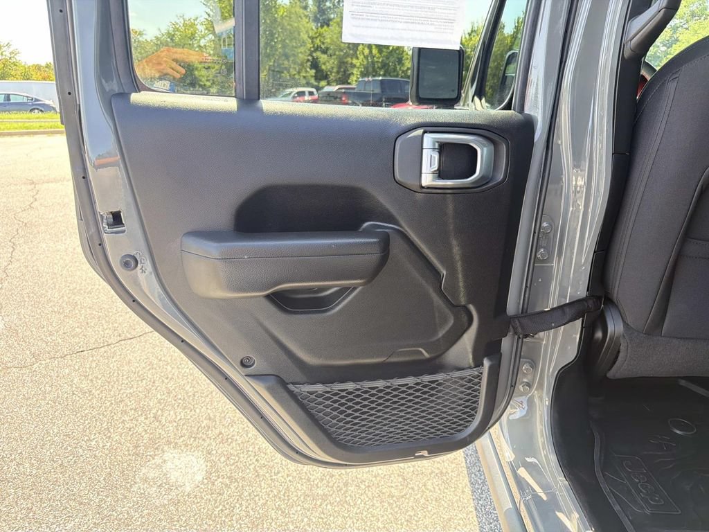 Used 2023 Jeep Wrangler Unlimited Rubicon AWD/4WD image 21