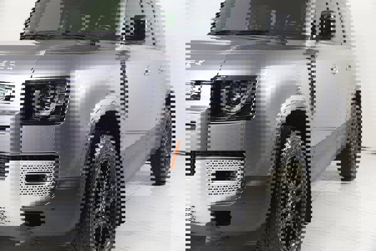 Used 2023 Land Rover Defender 110 SE image 67