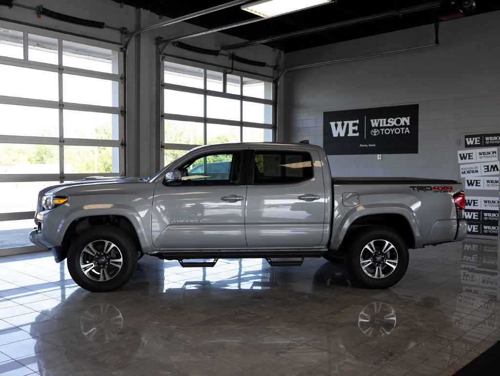 Used 2018 Toyota Tacoma TRD Sport AWD/4WD image 1