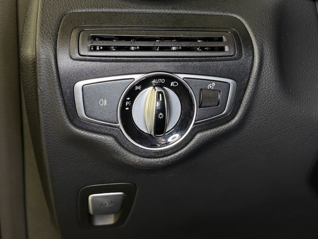 Used 2017 Mercedes-Benz GLC 300 4MATIC image 27