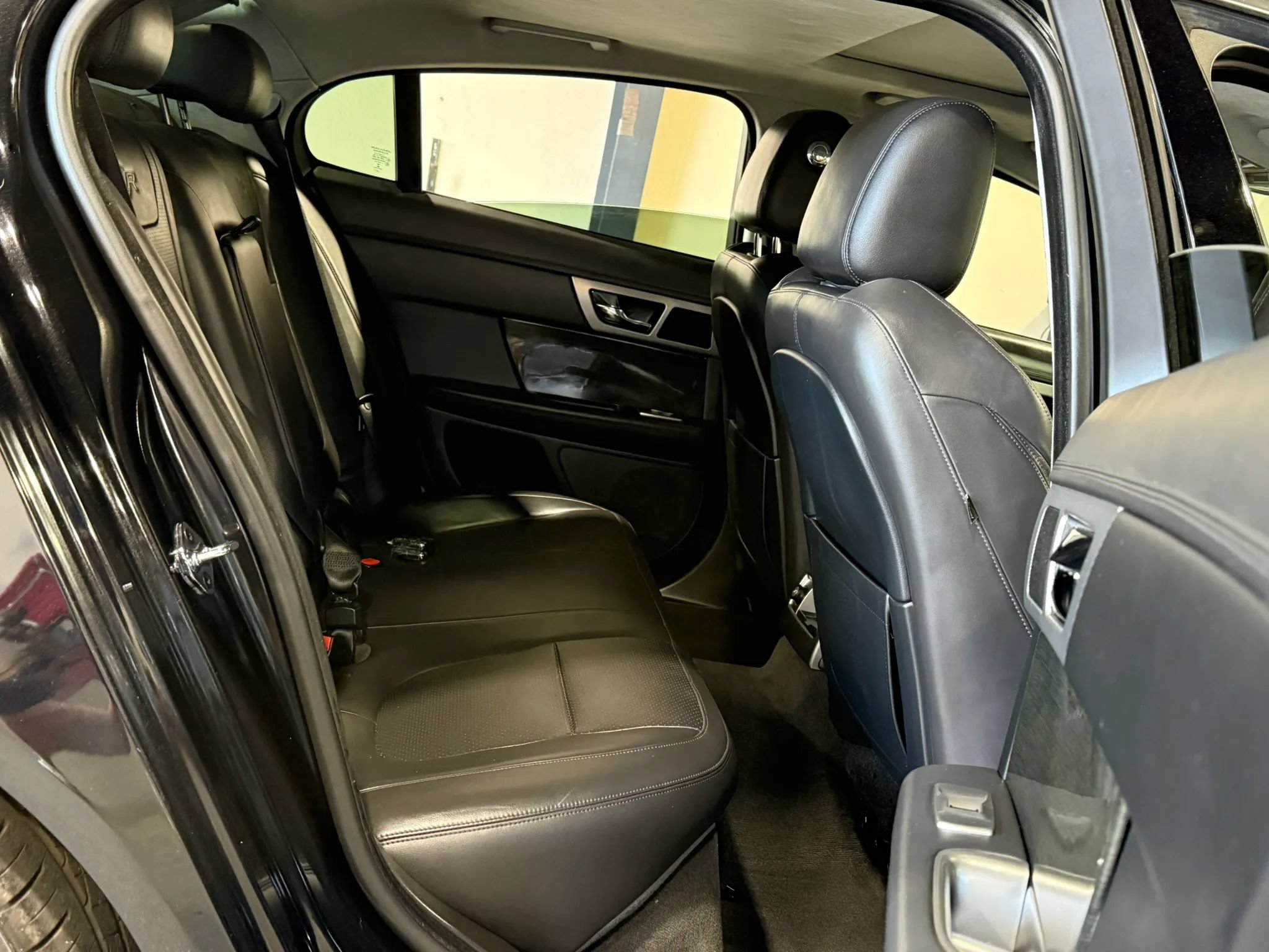 Used 2014 Jaguar XF R RWD image 16