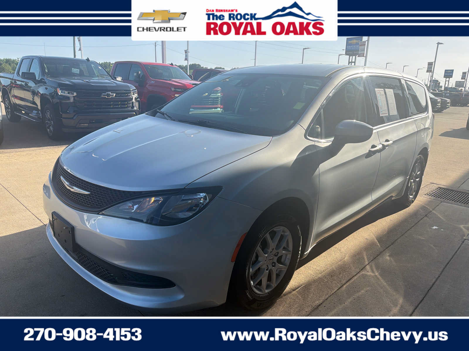 Used 2023 Chrysler Voyager LX FWD image 2