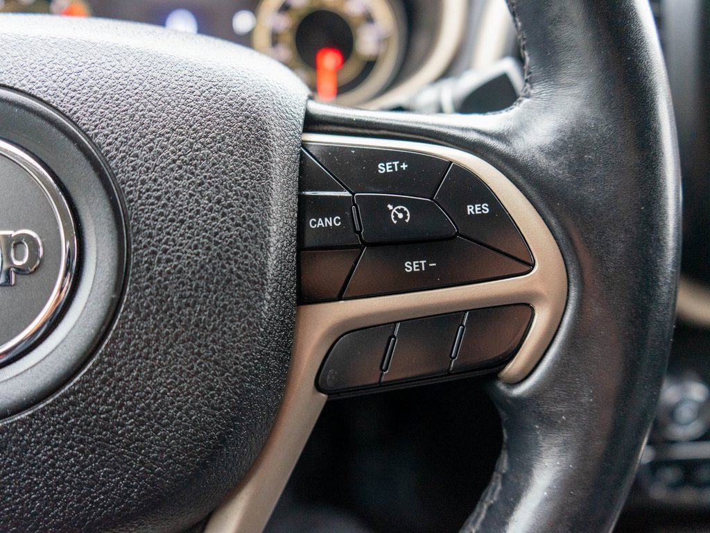 Used 2018 Jeep Cherokee Limited image 18