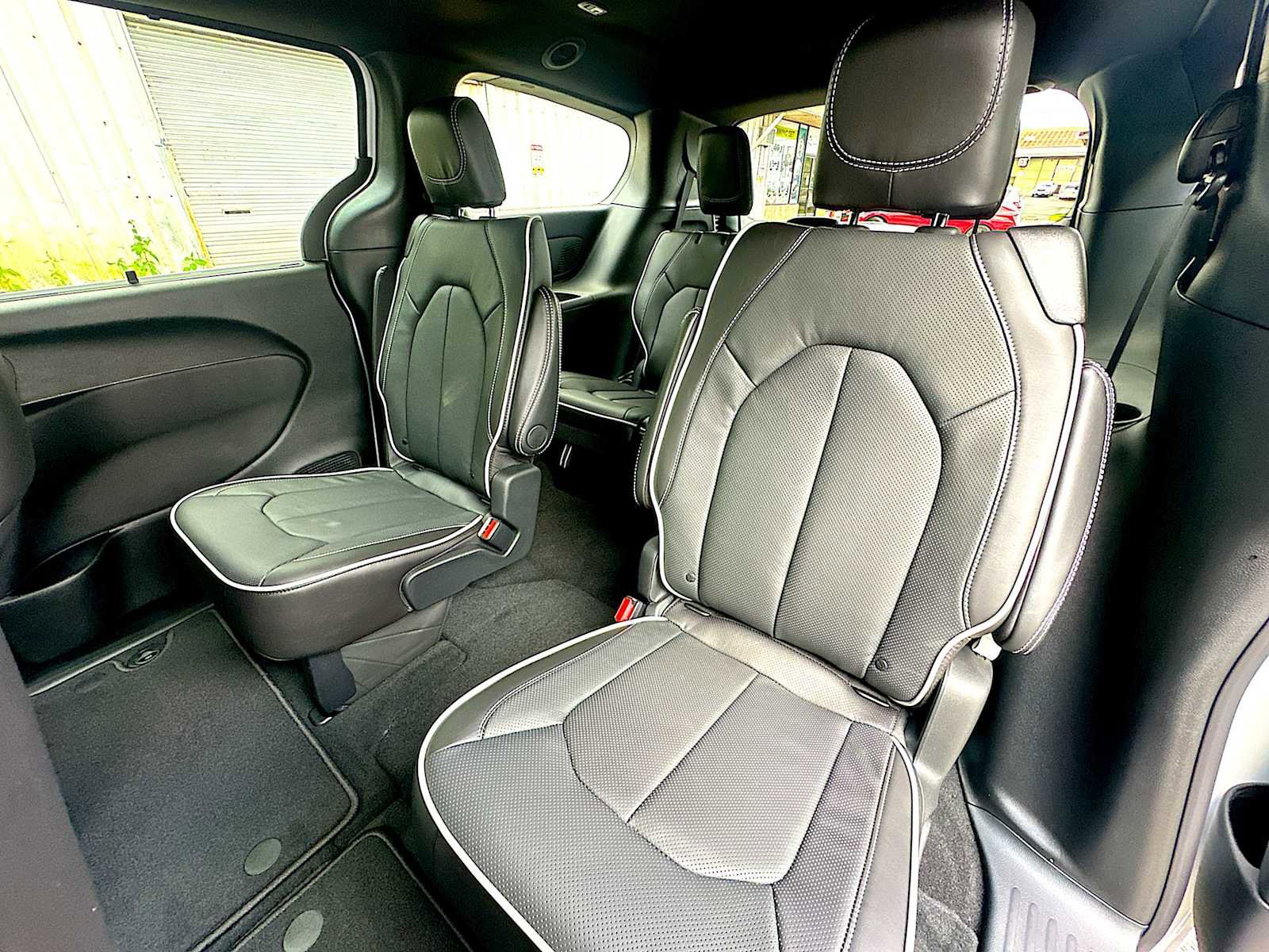 New 2026 Chrysler Pacifica Limited w/ Trailer Tow Group image 25