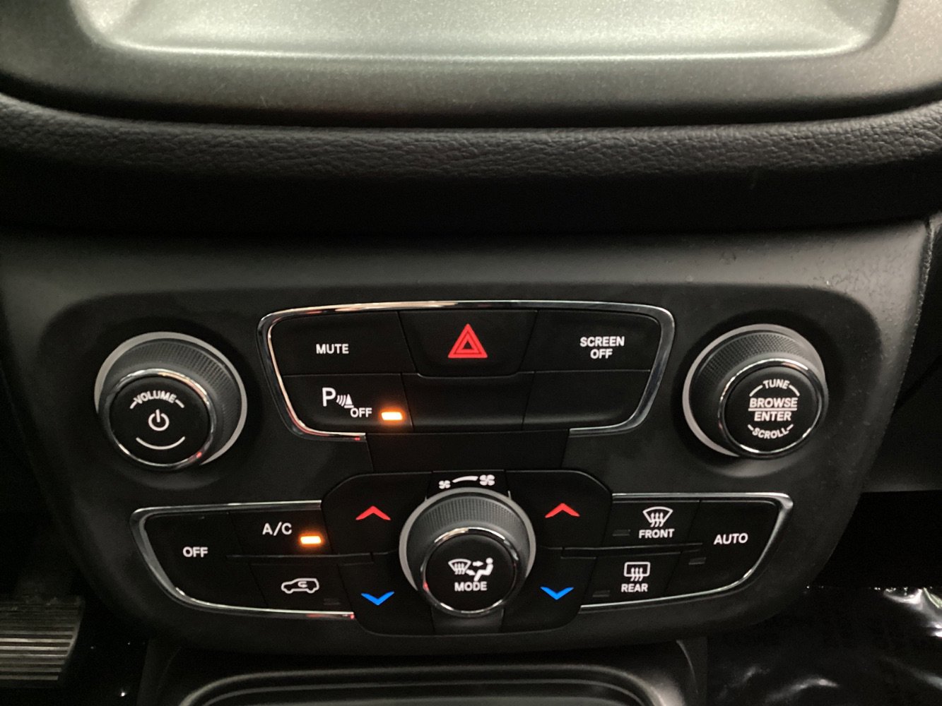 Used 2017 Jeep Compass Trailhawk w/ Leather Interior Group AWD/4WD image 36