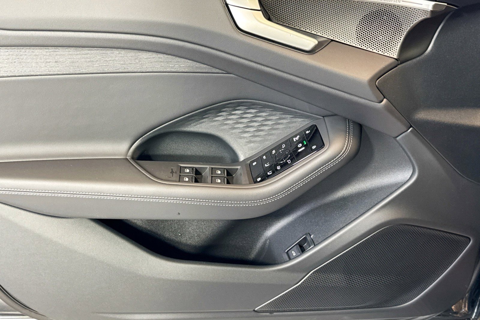 New 2026 Audi A6 Premium Plus AWD/4WD image 16