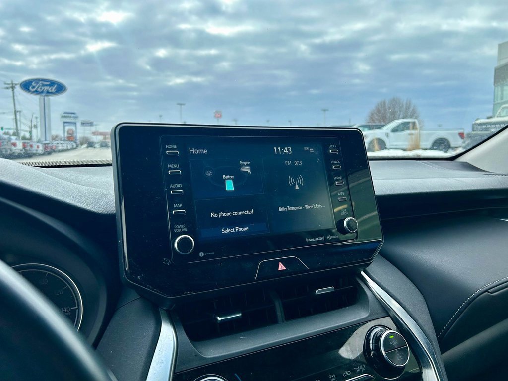 Used 2021 Toyota Venza LE image 16