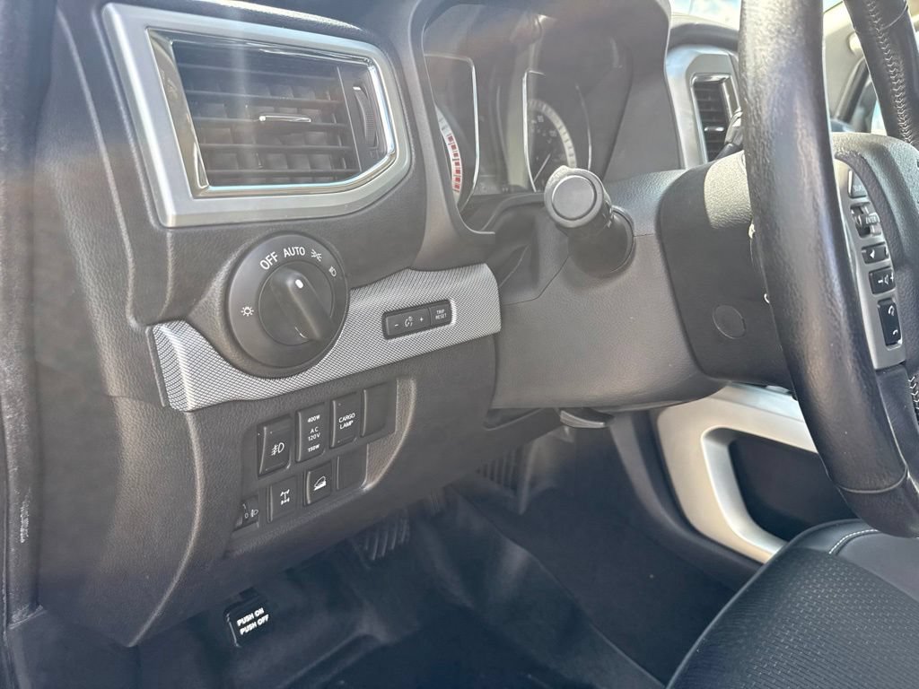 Used 2018 Nissan Titan PRO-4X AWD/4WD image 16