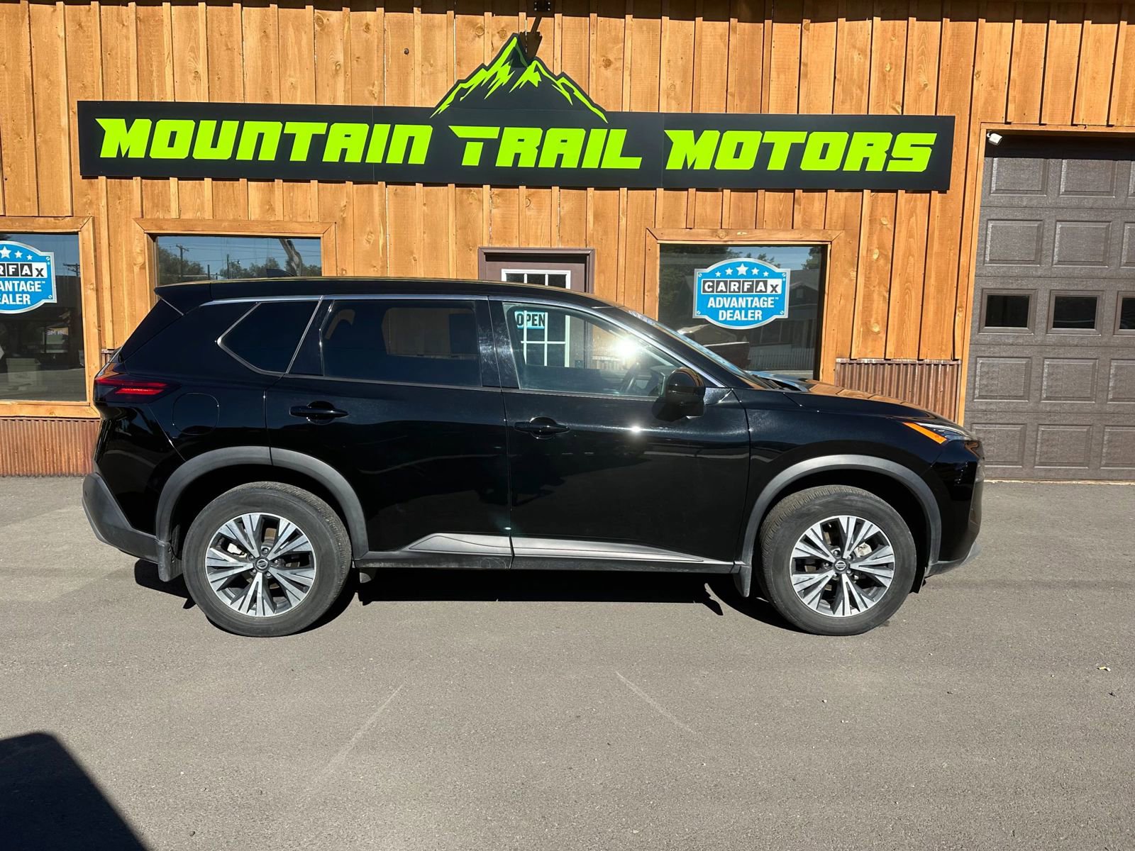Used 2021 Nissan Rogue SV image 1