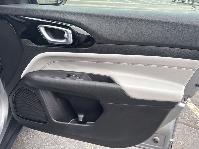 Used 2022 Jeep Compass Limited image 29