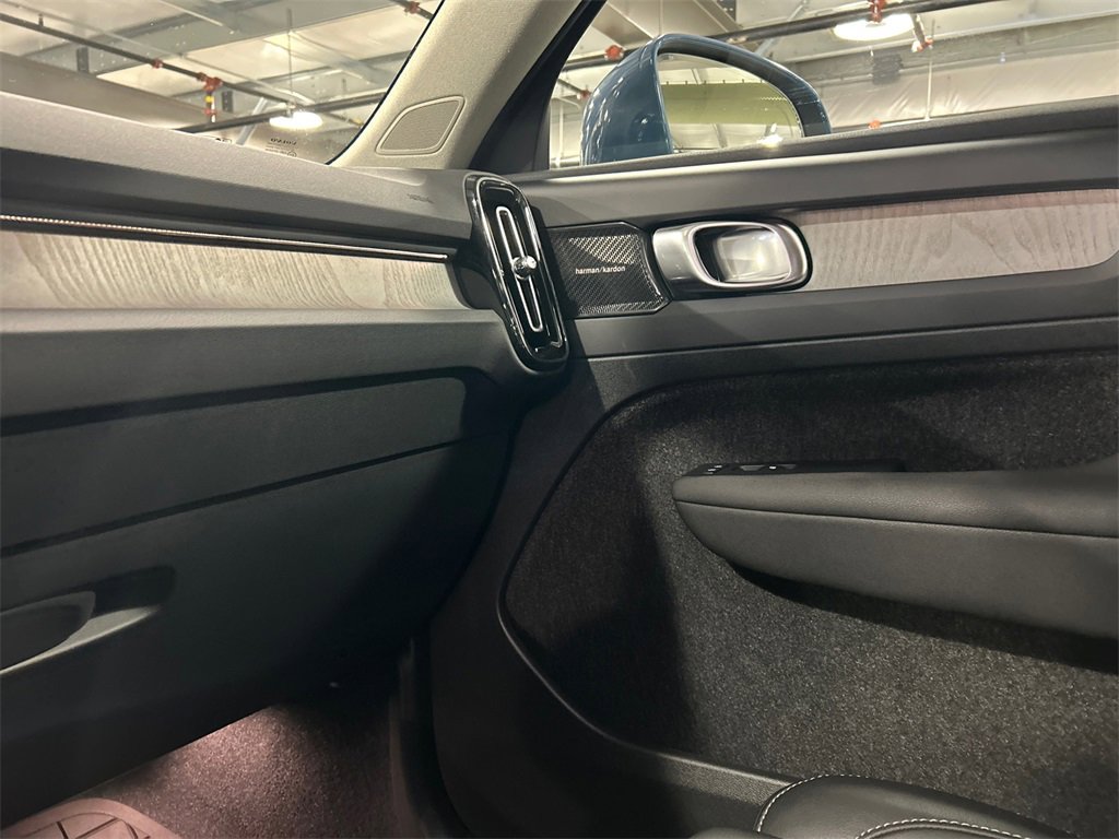 Certified 2024 Volvo XC40 B5 Plus w/ Protection Package Premier image 20