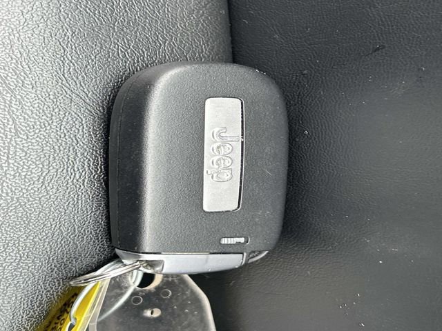 Used 2022 Jeep Cherokee Limited AWD/4WD image 12