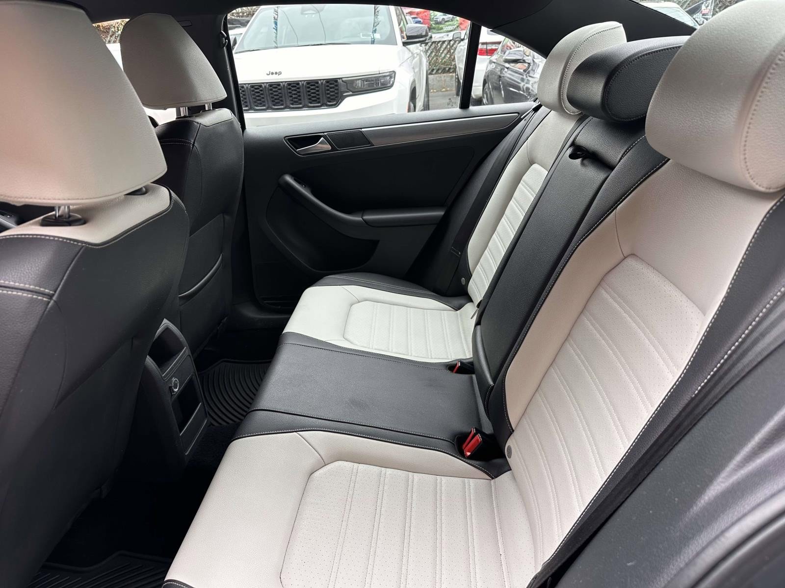 Used 2016 Volkswagen Jetta Sport w/ Lighting Package image 15