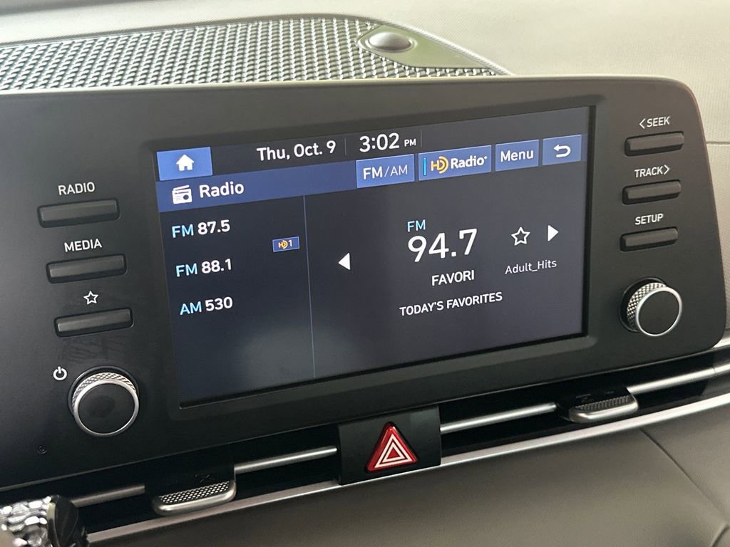 Used 2025 Hyundai Elantra SE w/ Cargo Package image 6