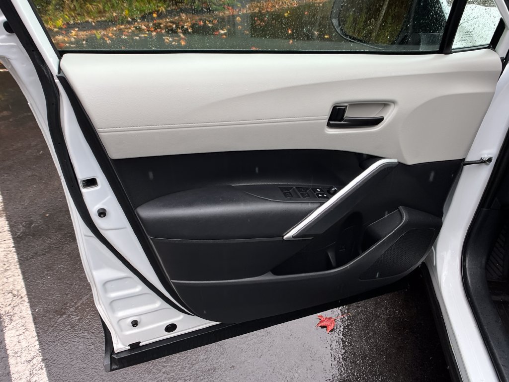 Used 2023 Toyota Corolla Cross LE AWD/4WD image 11