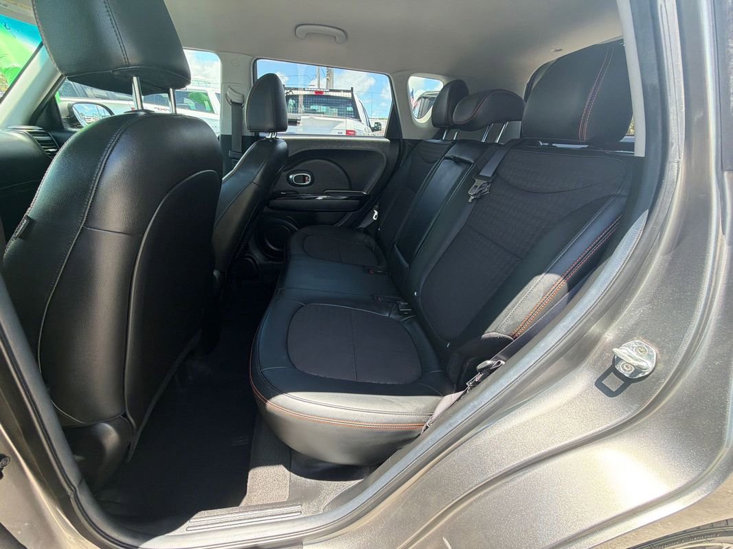 Used 2017 Kia Soul ! FWD image 14