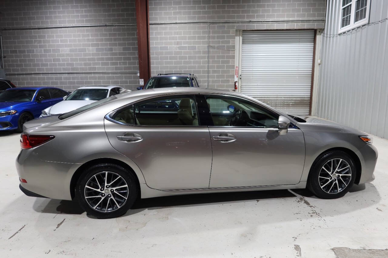 Used 2018 Lexus ES 350 w/ Luxury Package w/Wood Trim FWD image 6