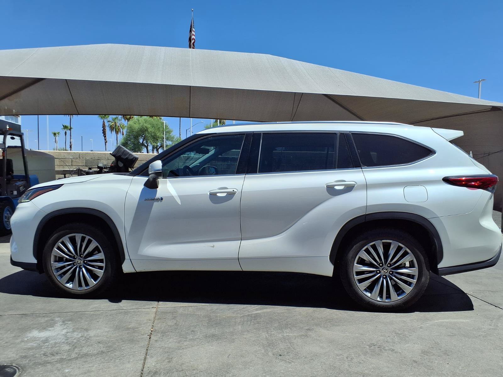 Used 2021 Toyota Highlander Platinum FWD image 9