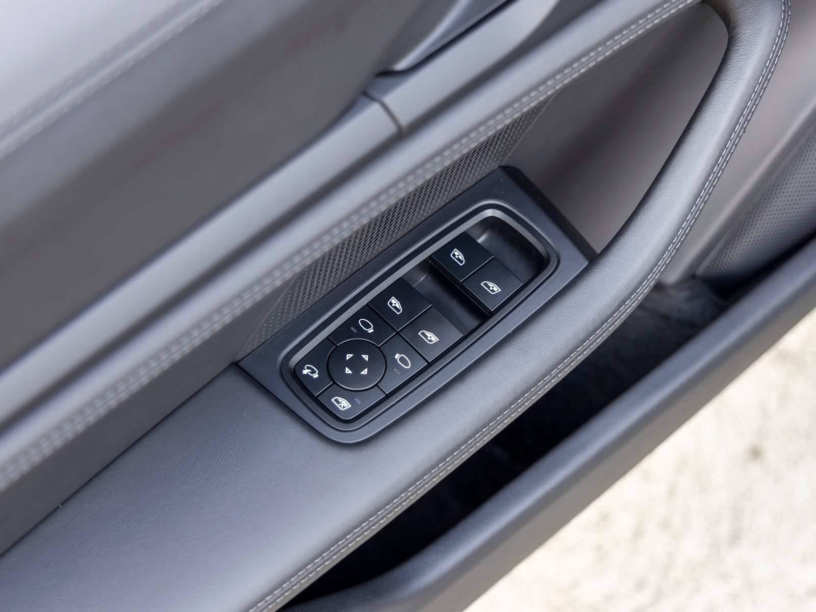 Certified 2024 Porsche Taycan Turbo AWD/4WD image 27