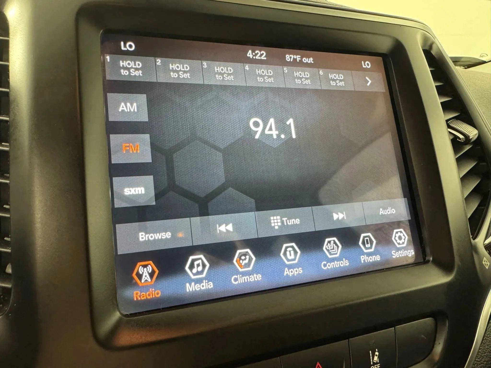Used 2021 Jeep Cherokee Latitude Lux w/ Comfort/Convenience Group FWD image 19