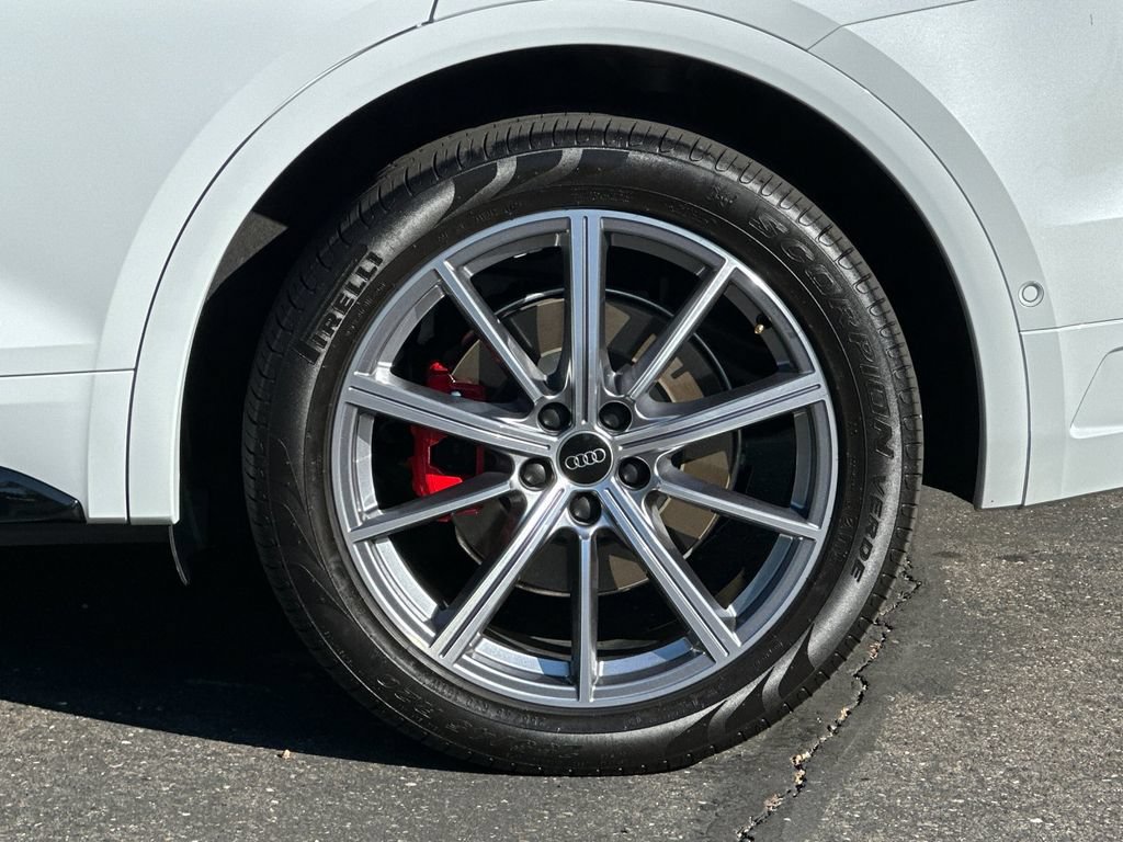 Certified 2024 Audi Q5 e Prestige w/ Prestige Package AWD/4WD image 37