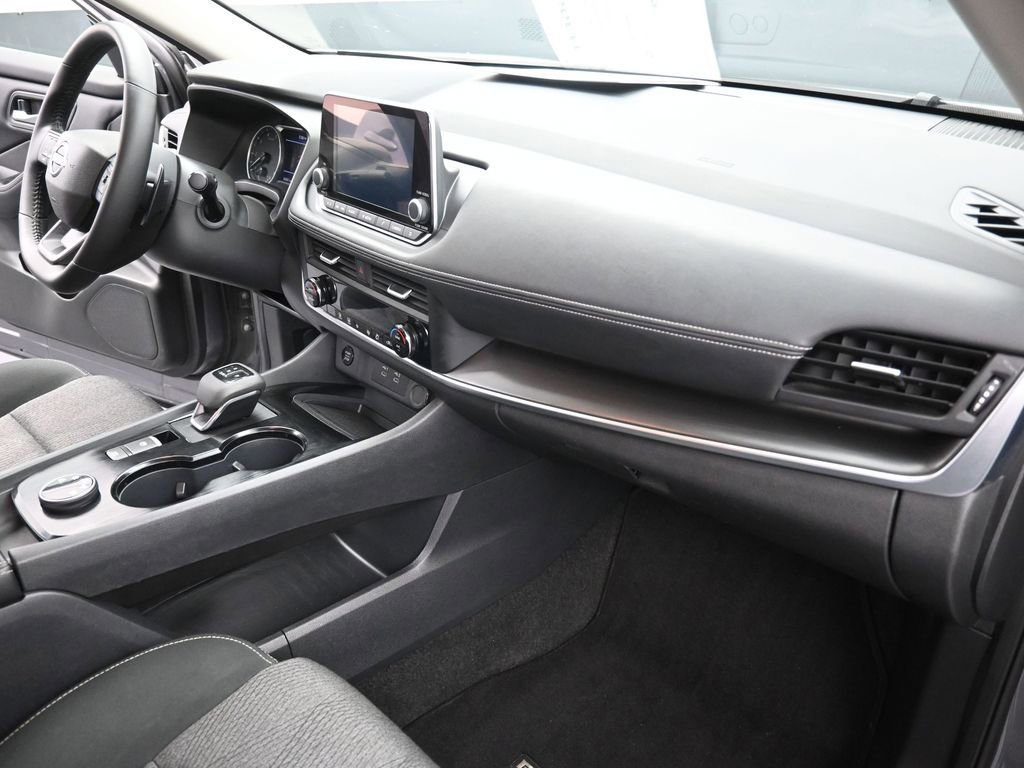 Used 2025 Nissan Rogue SV AWD/4WD image 16