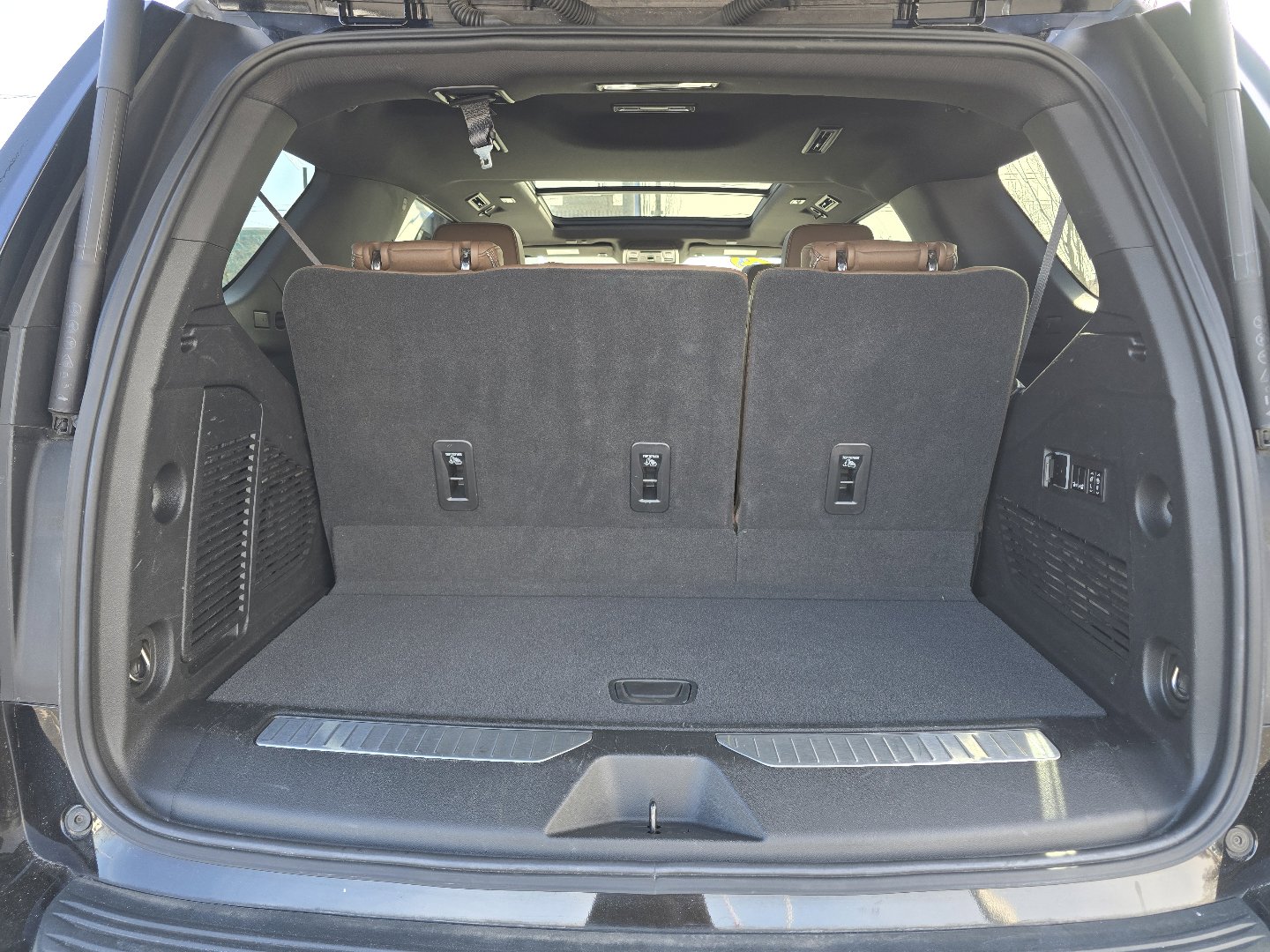 Used 2023 Chevrolet Tahoe High Country AWD/4WD image 36